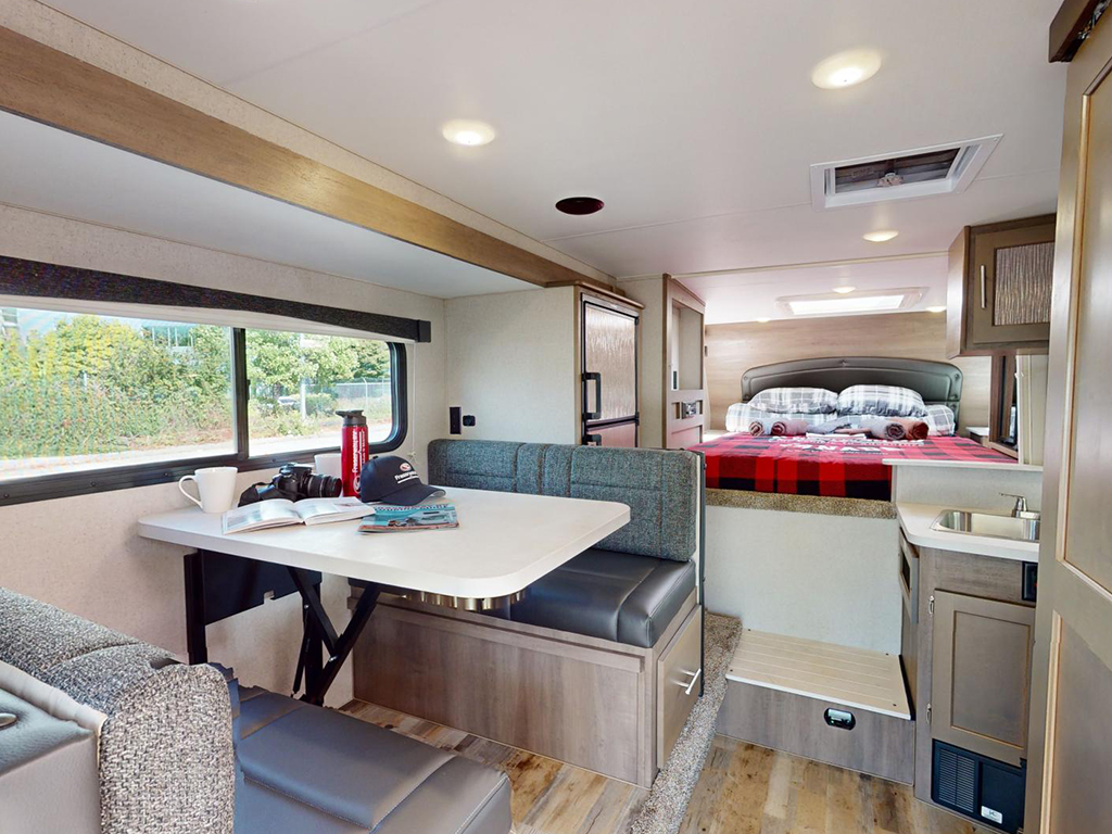 FahrzeugeFraserwayTC Slide OutInnenansicht