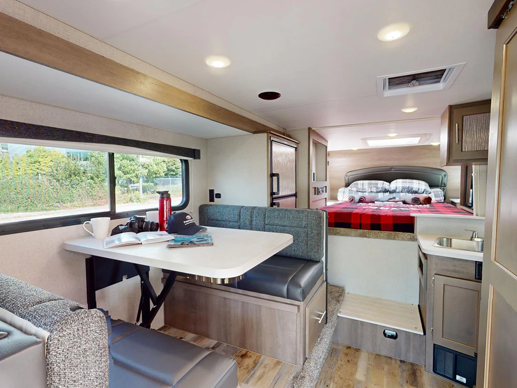 FahrzeugeFraserwayTC Slide OutInnenansicht