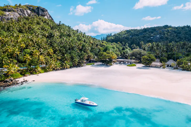 HDHotelSeychellenNorth IslandDining Piazza