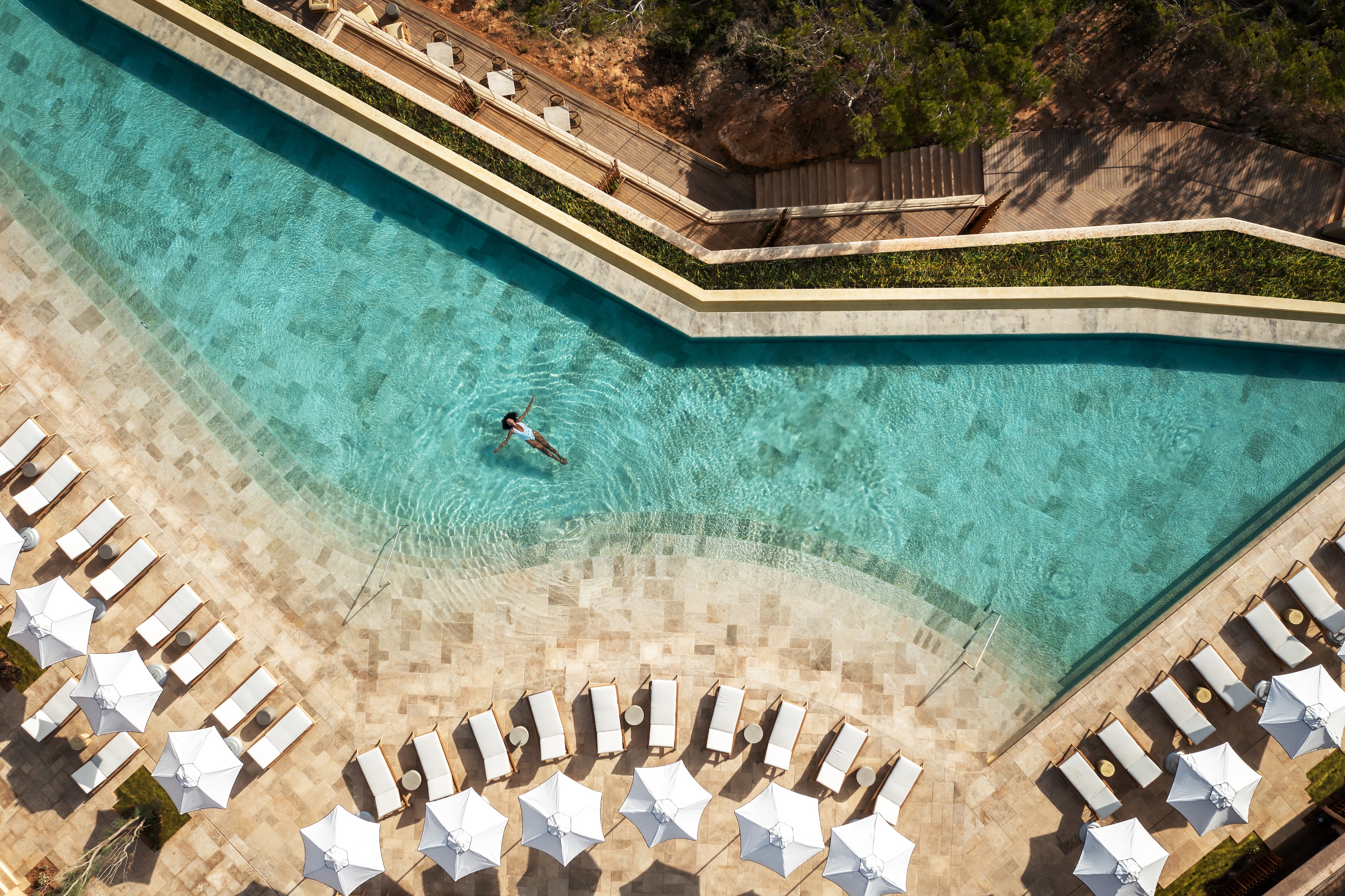 HDHotelSpanienSix Senses IbizaSwimming Pool aerial 1