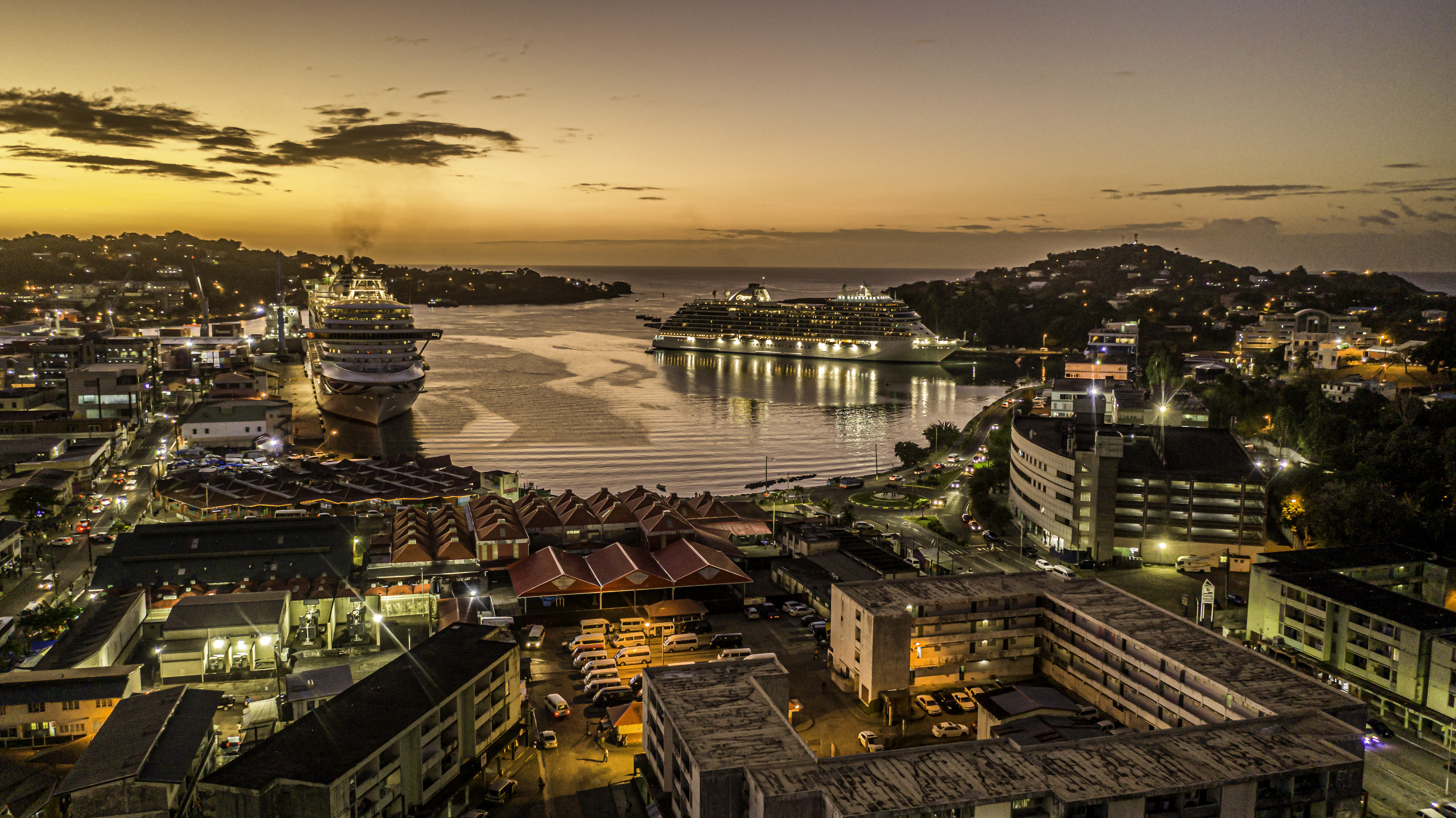Sonnenuntergang im Hafen von Castries - St. Lucia