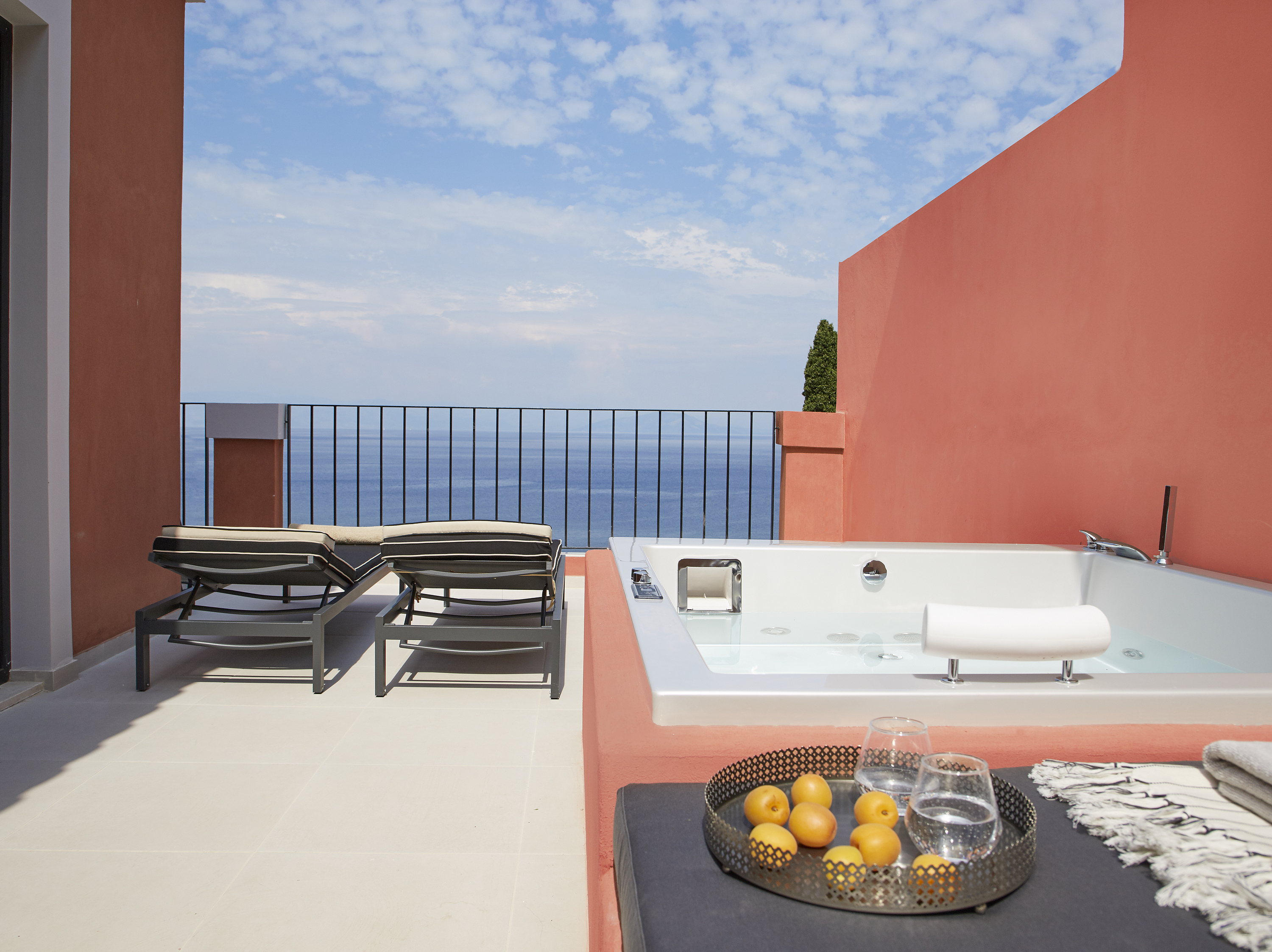 HDHotelGriechenlandNidoNido Grand Terrace Junior Suite Whirlpool3