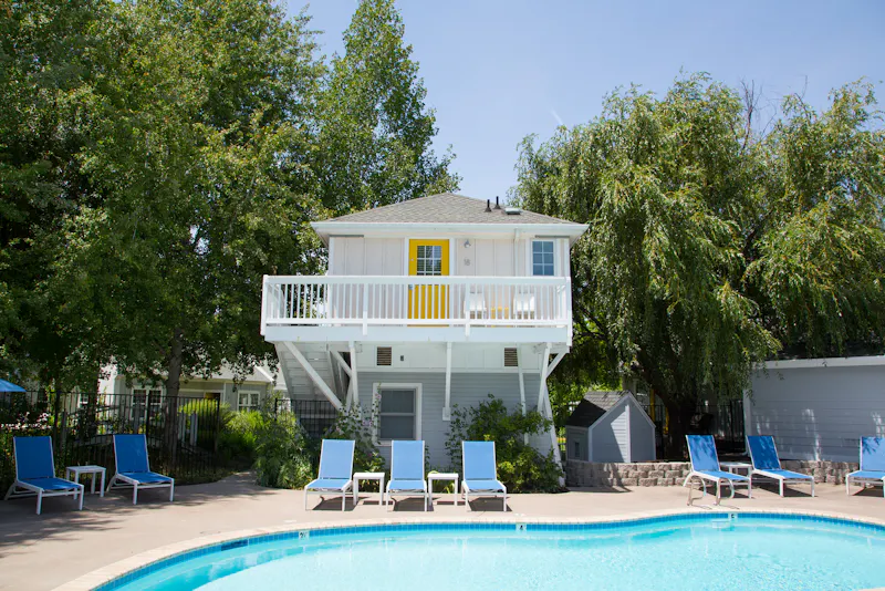 HDHotelOregonLithia Springs ResortPool2