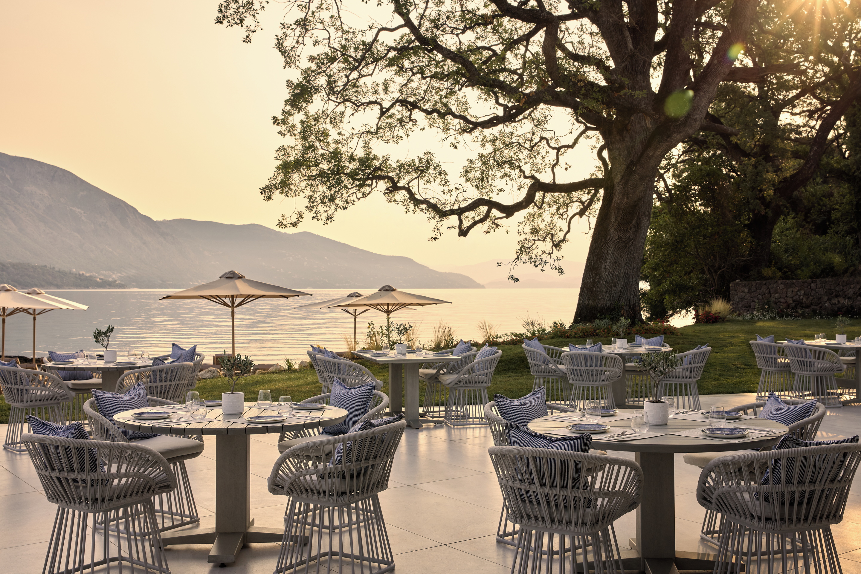 HDHotelGriechenlandIkos OdisiaOuzo Restaurant sunset 2