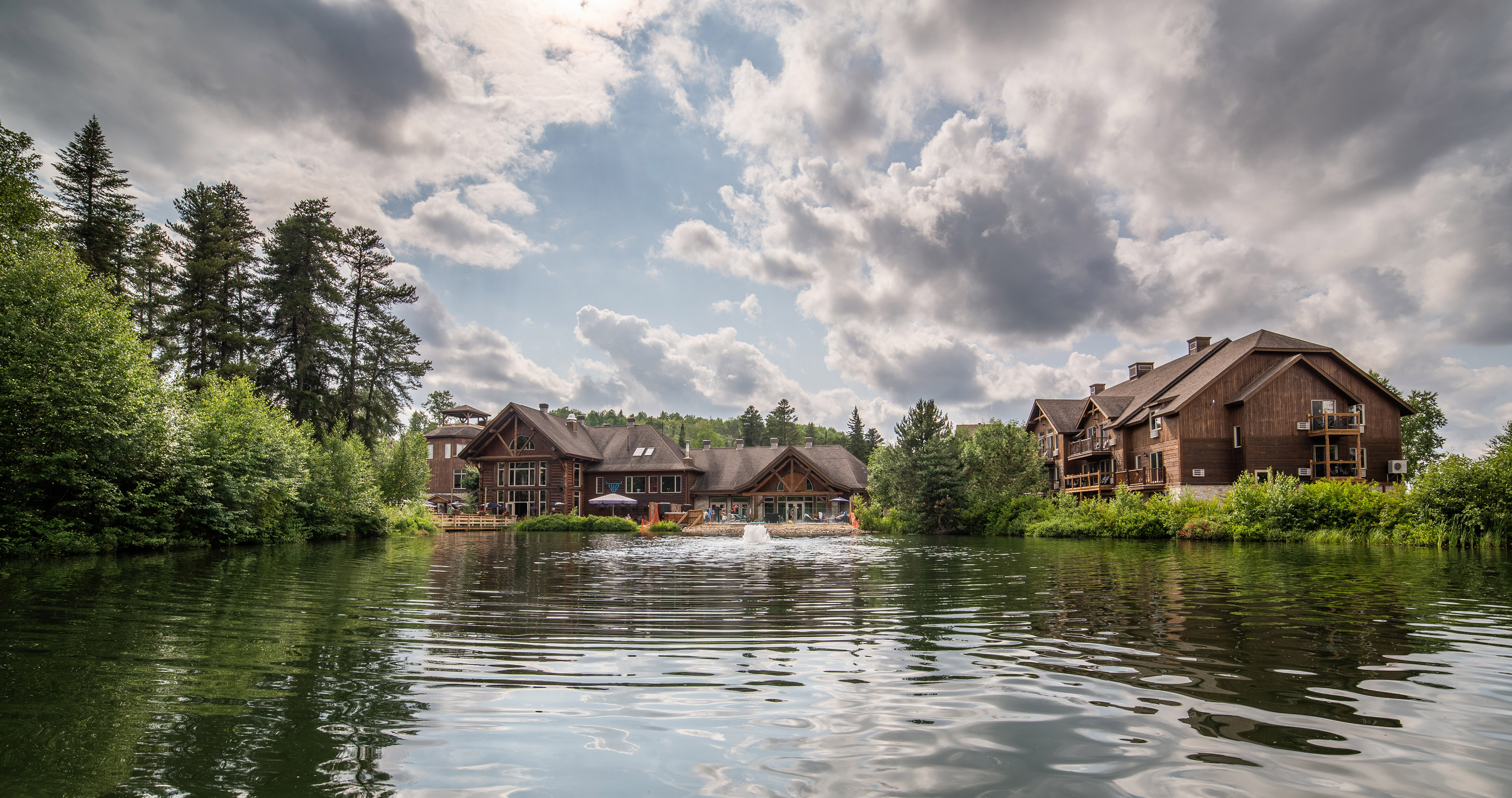 HDHotelQuebecAuberge du Lac TaureauYMSLT exterior 002