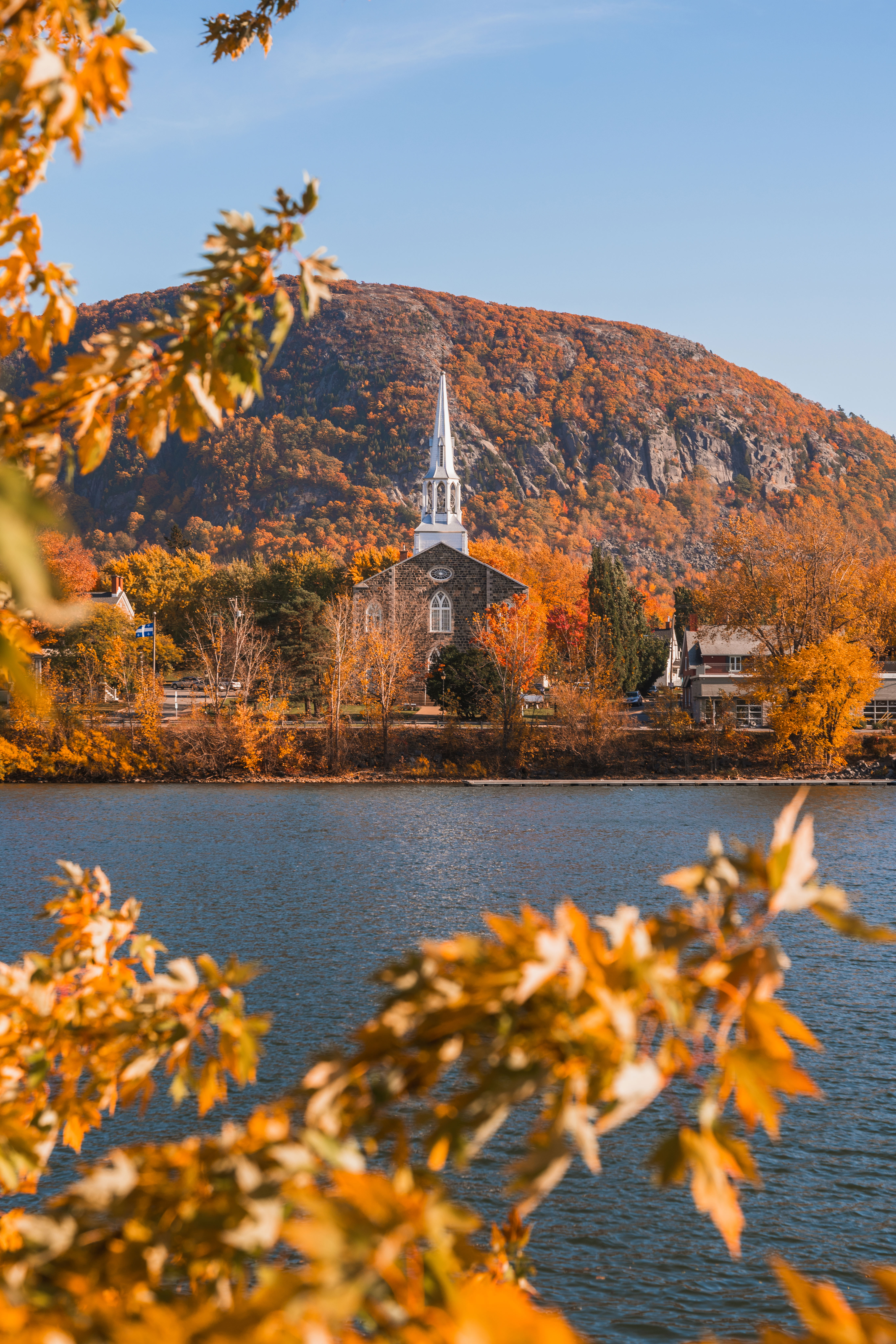 Kirche und Mont Saint-Hilaire, Montérégie