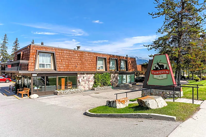 HotelAlbertaJasperTonquin InnAussenansicht