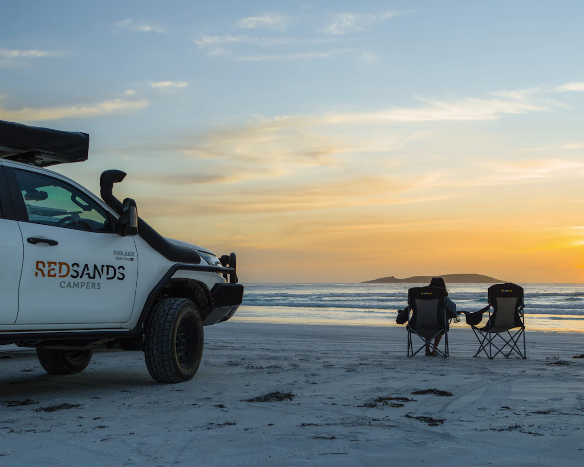 HDFahrzeugeRedSands Camper2 Personen 4WD Rooftop Camper13 Beach