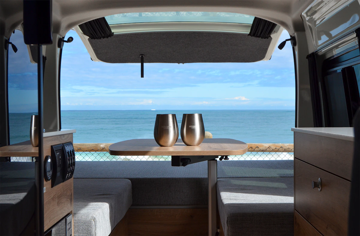 HDFahrzeugeRedSands CamperCruiserSeating area with wine glasses