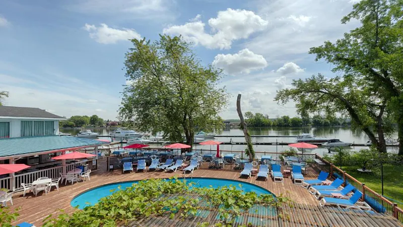 HotelQuebecAuberge HandfieldPool