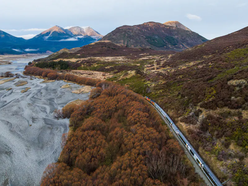 HDNeuseelandZuegeTranzalpine185131 aerial view of tranzalpine