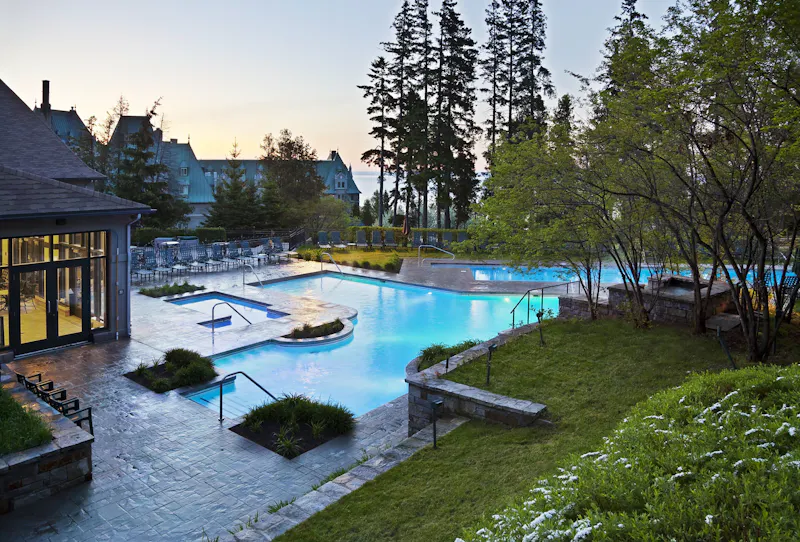 HDHotelQuebecFairmont Manoir RichelieuPool YCVMR 001 credit Robert Chiasson