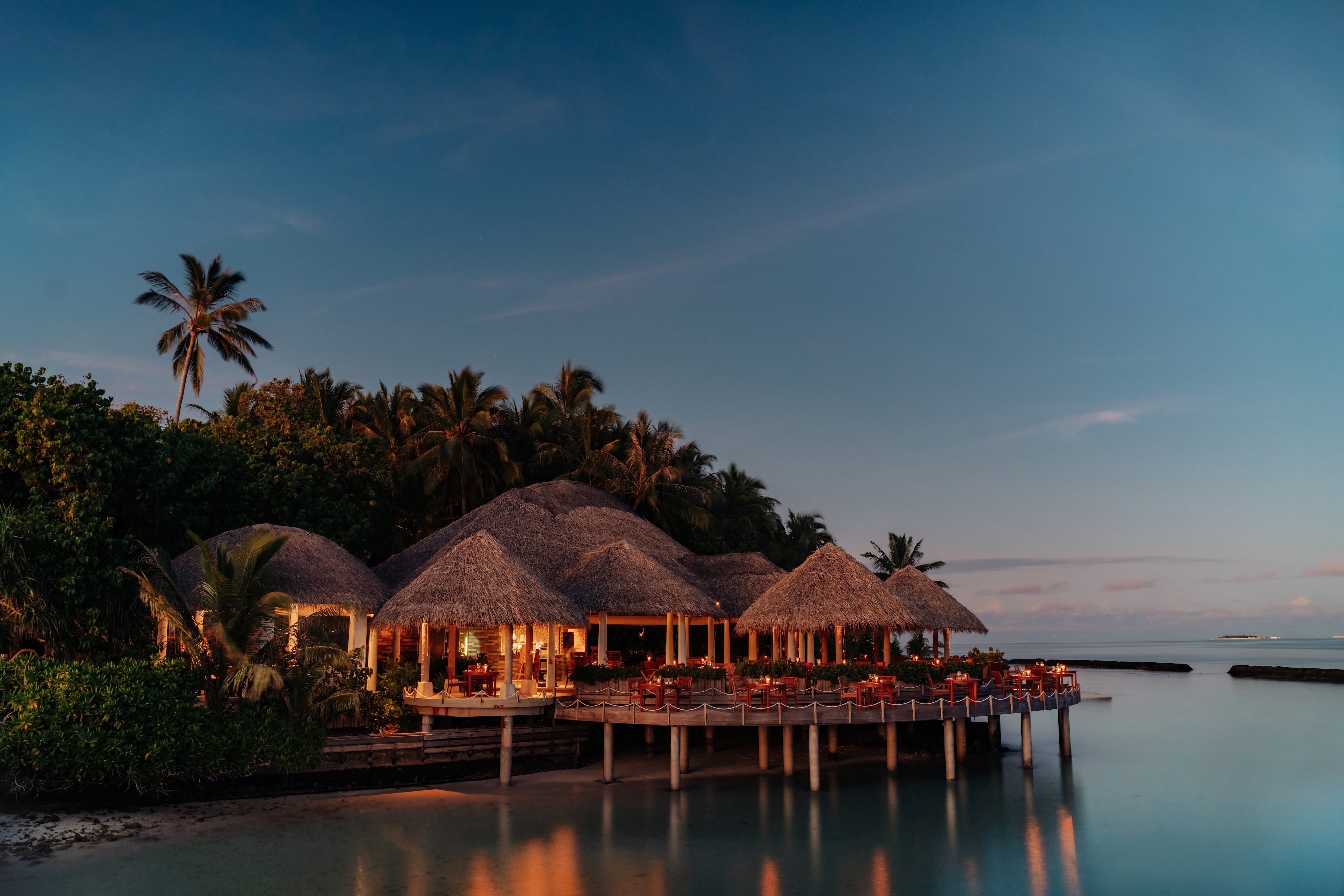 HDHotelMaledivenBaros MaldivesGrill at Sunset
