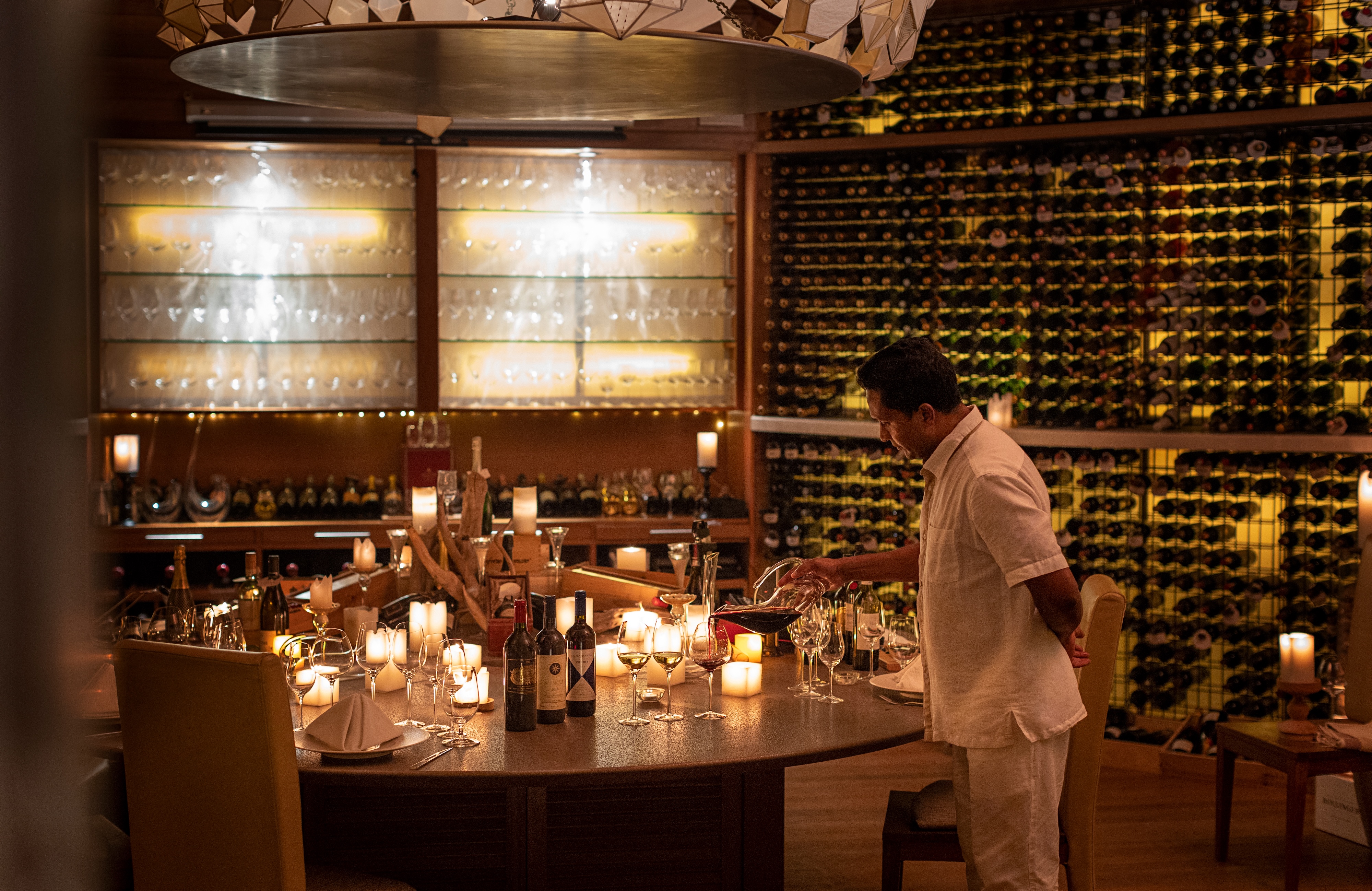 HDHotelMaledivenHuvafen FushiVinum Maldives only underground wine cellar