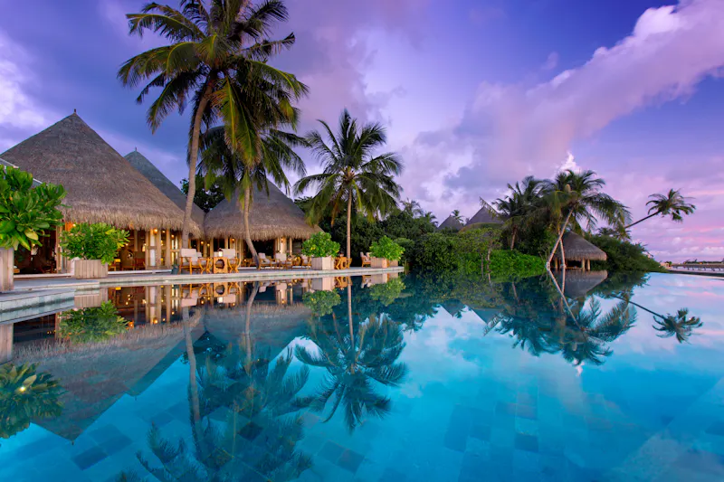 HDHotelMaledivenMilaidhoo MaldivesCompass Pool Bar