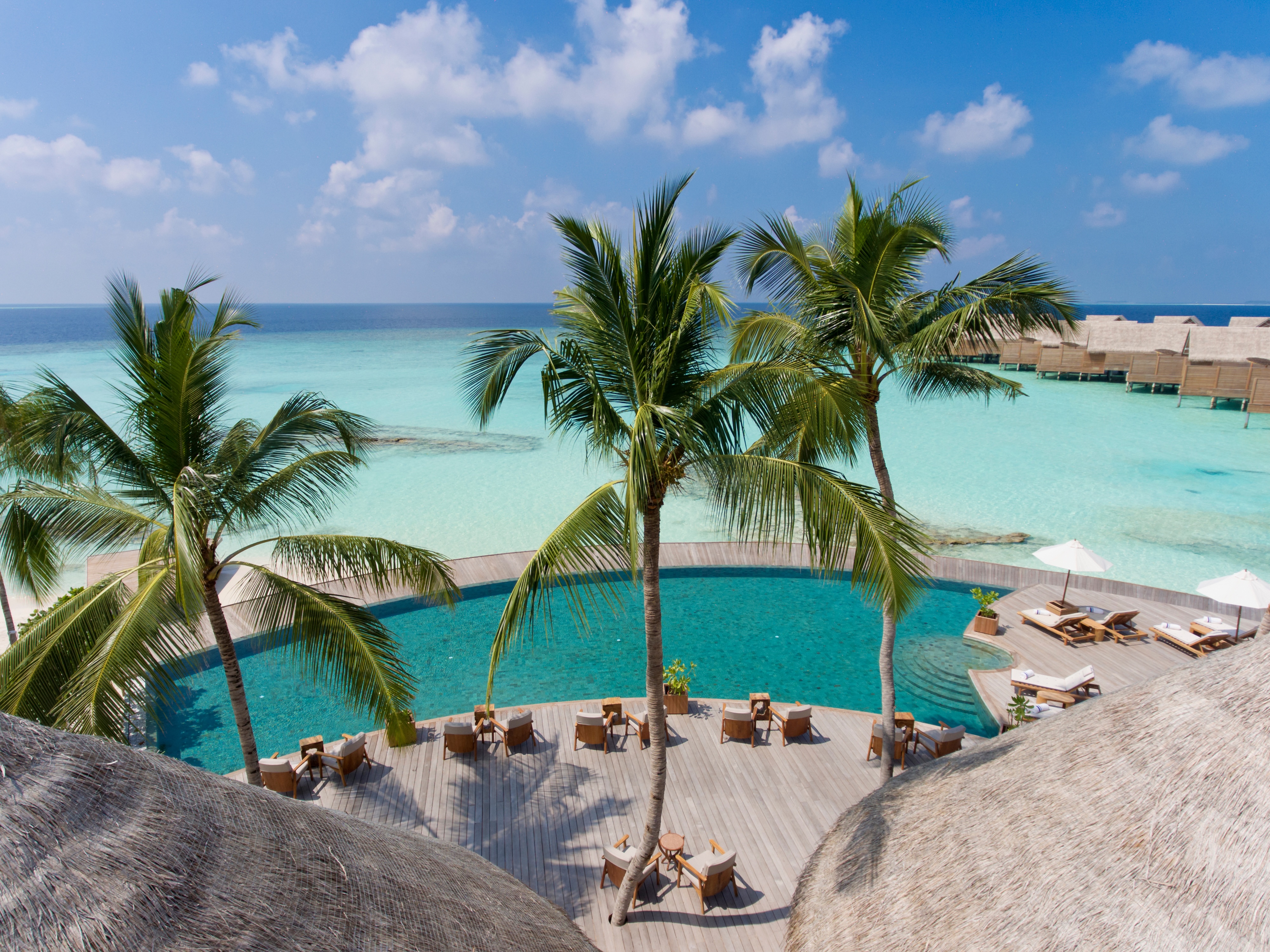HDHotelMaledivenMilaidhoo MaldivesCompass Pool Bar 3