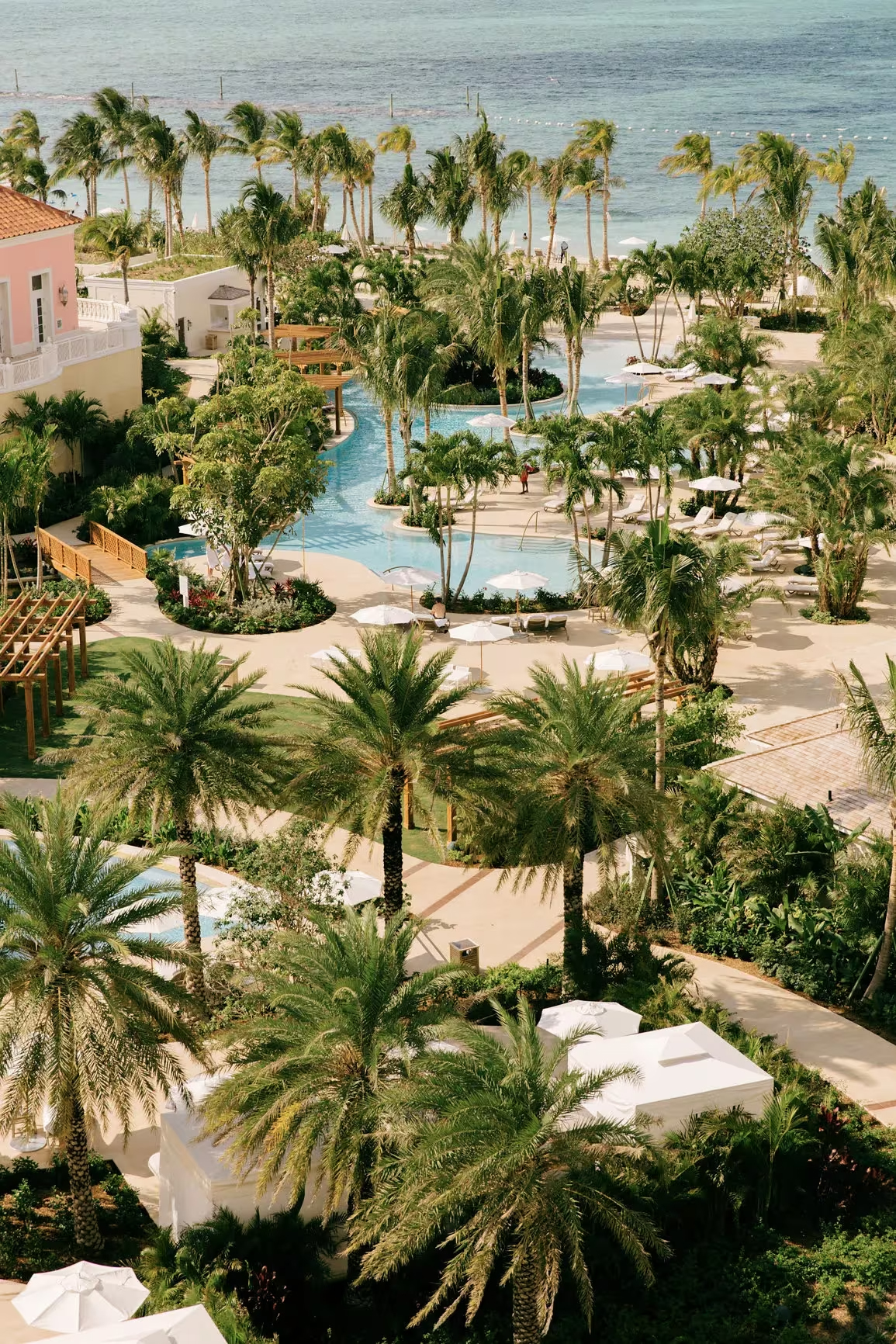 HDHotelBahamasNassauRosewood Baha MarPublicSpaces S M Pools 092