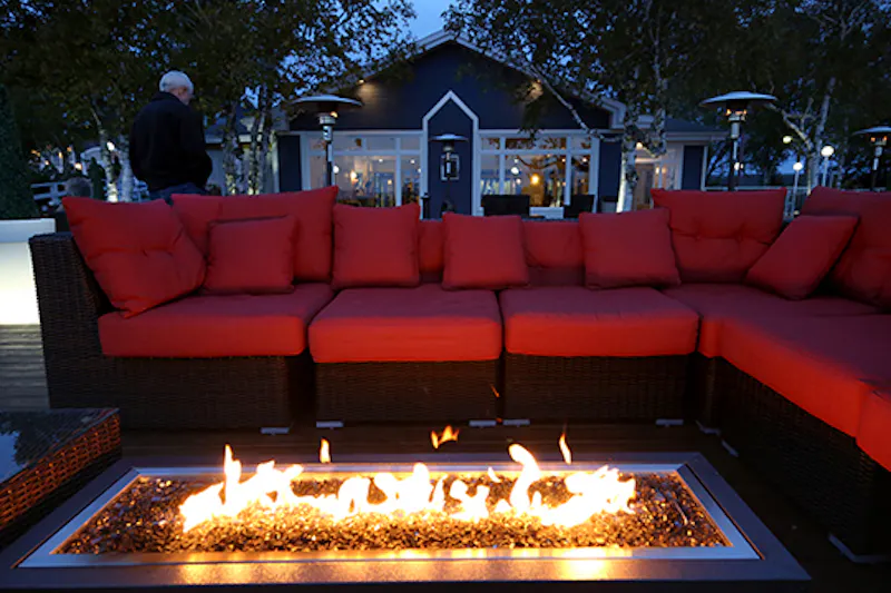 HDHotelQuebecAuberge de la PointeOutdoor Lounge YRIAP misc 001