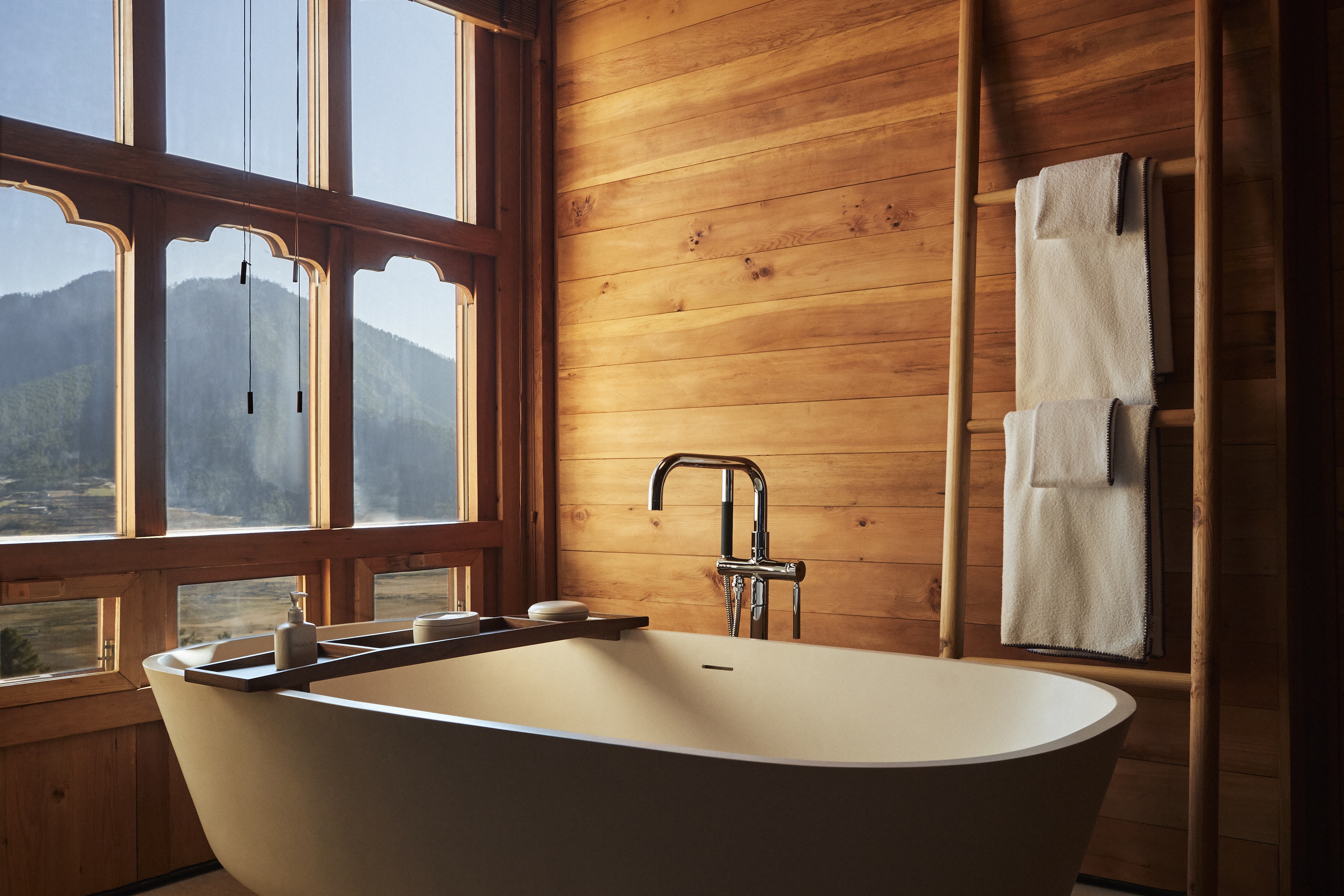HDHotelBhutanSix Senses GangteyLodge Suite Bedroom Gangtey