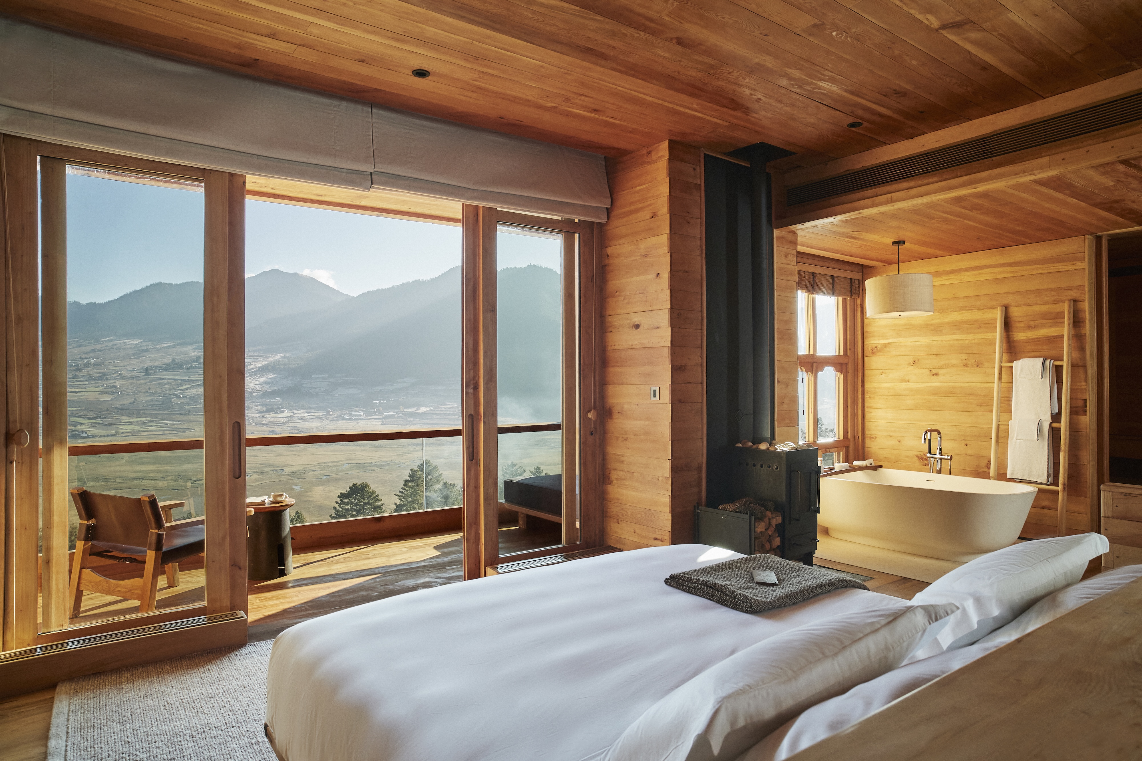 HDHotelBhutanSix Senses GangteyLodge Suite Bedroom Gangtey