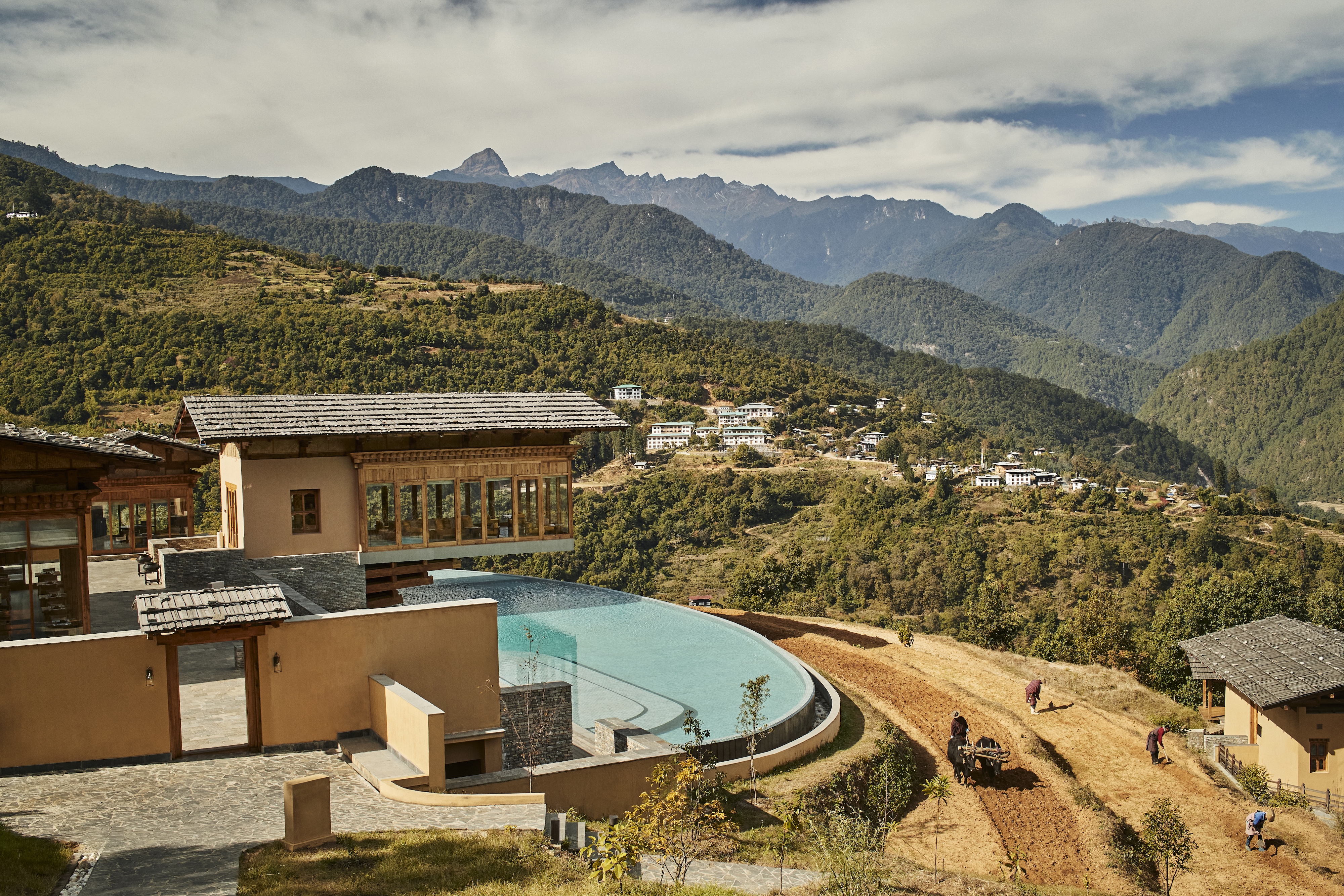 HDHotelBhutanSix Senses PunakhaFlying Farmhouse and paddy fields with farmer