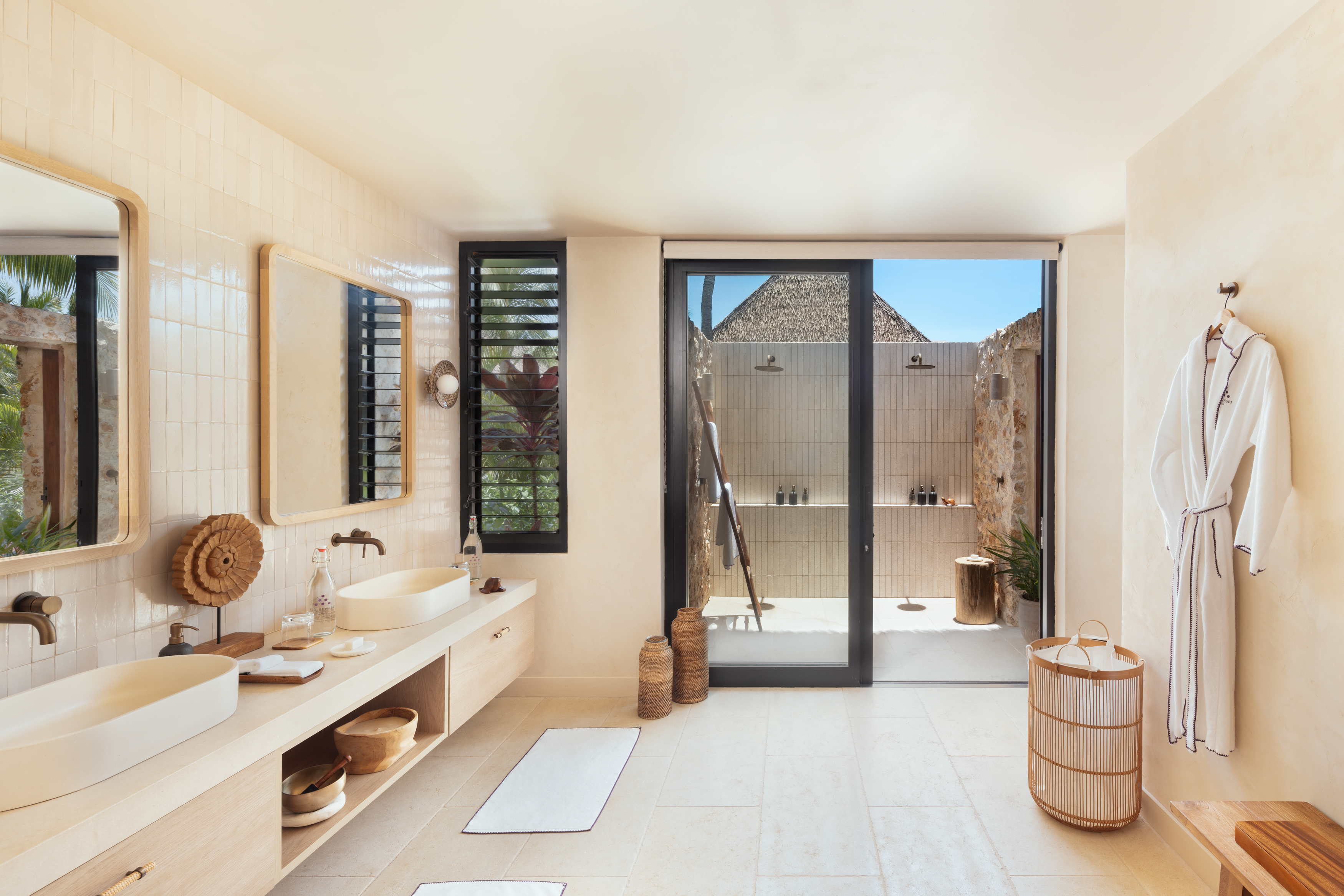 HDHotelFijiSix Senses FijiSix Bedroom Beachfront Pool Residence Master Bathr