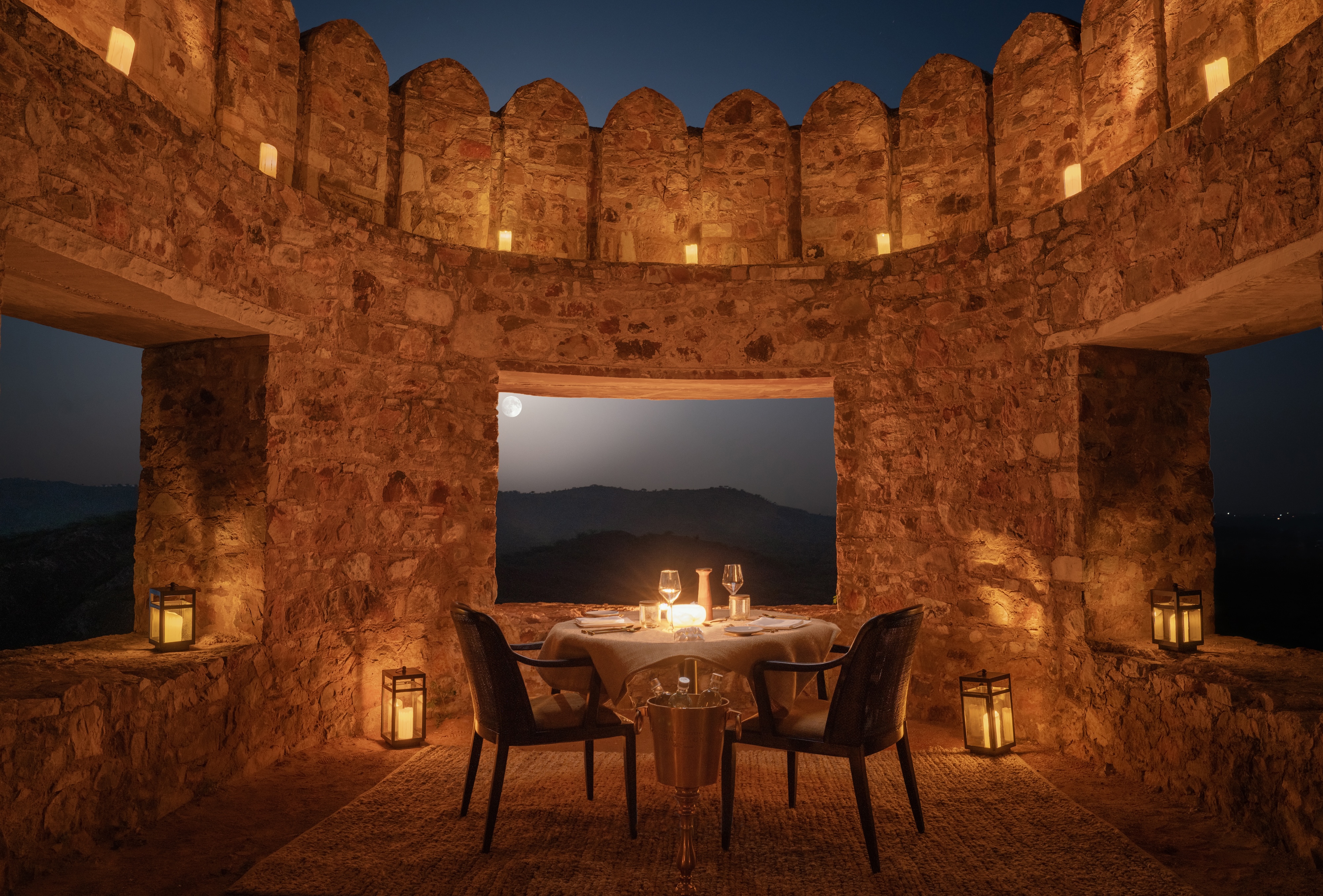 HDHotelIndienSix Senses Fort BarwaraShikar Burj Dinner Set up