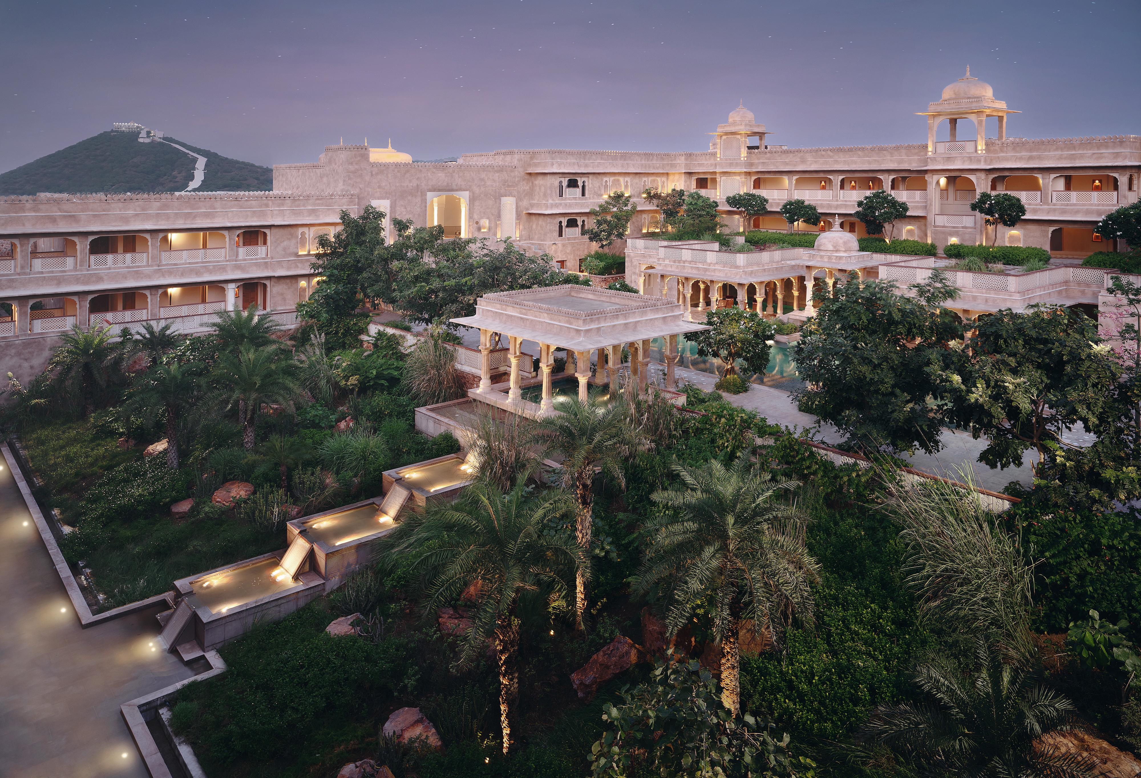 HDHotelIndienSix Senses Fort BarwaraThe Suite Courtyard