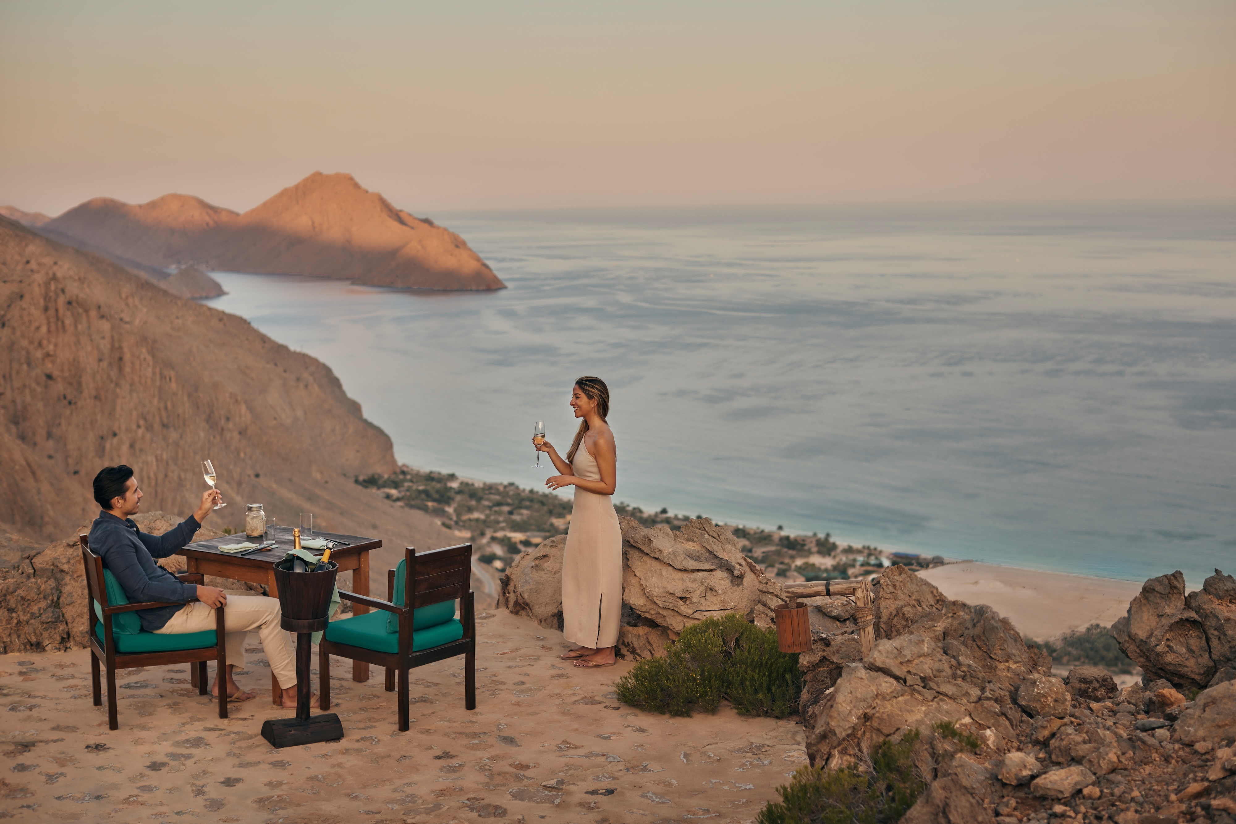 HDHotelOmanSix Senses Zighy Bay2 Sense On The Edge starlight table
