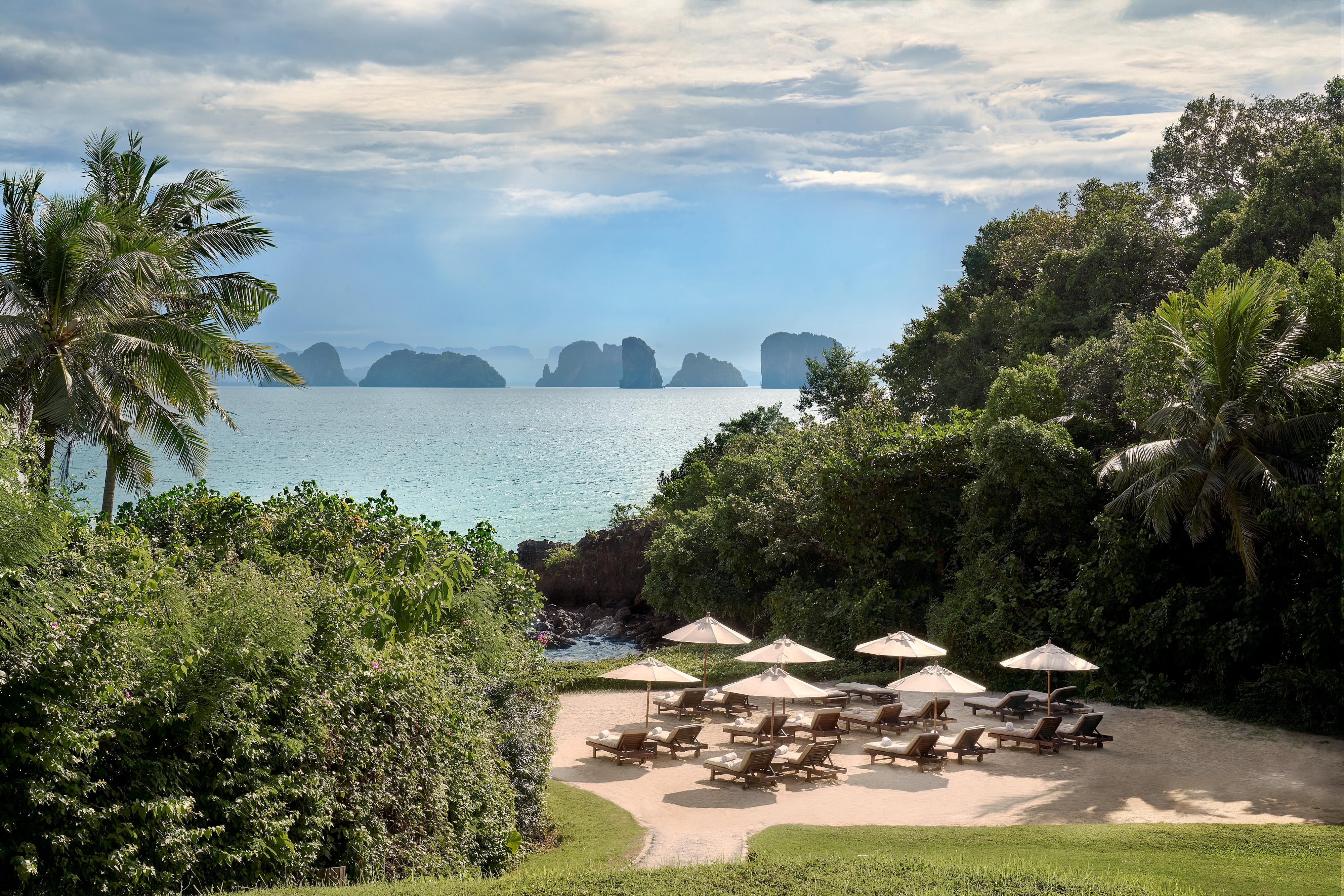 HDHotelThailandSix Senses Yao NoiBeach Loungers