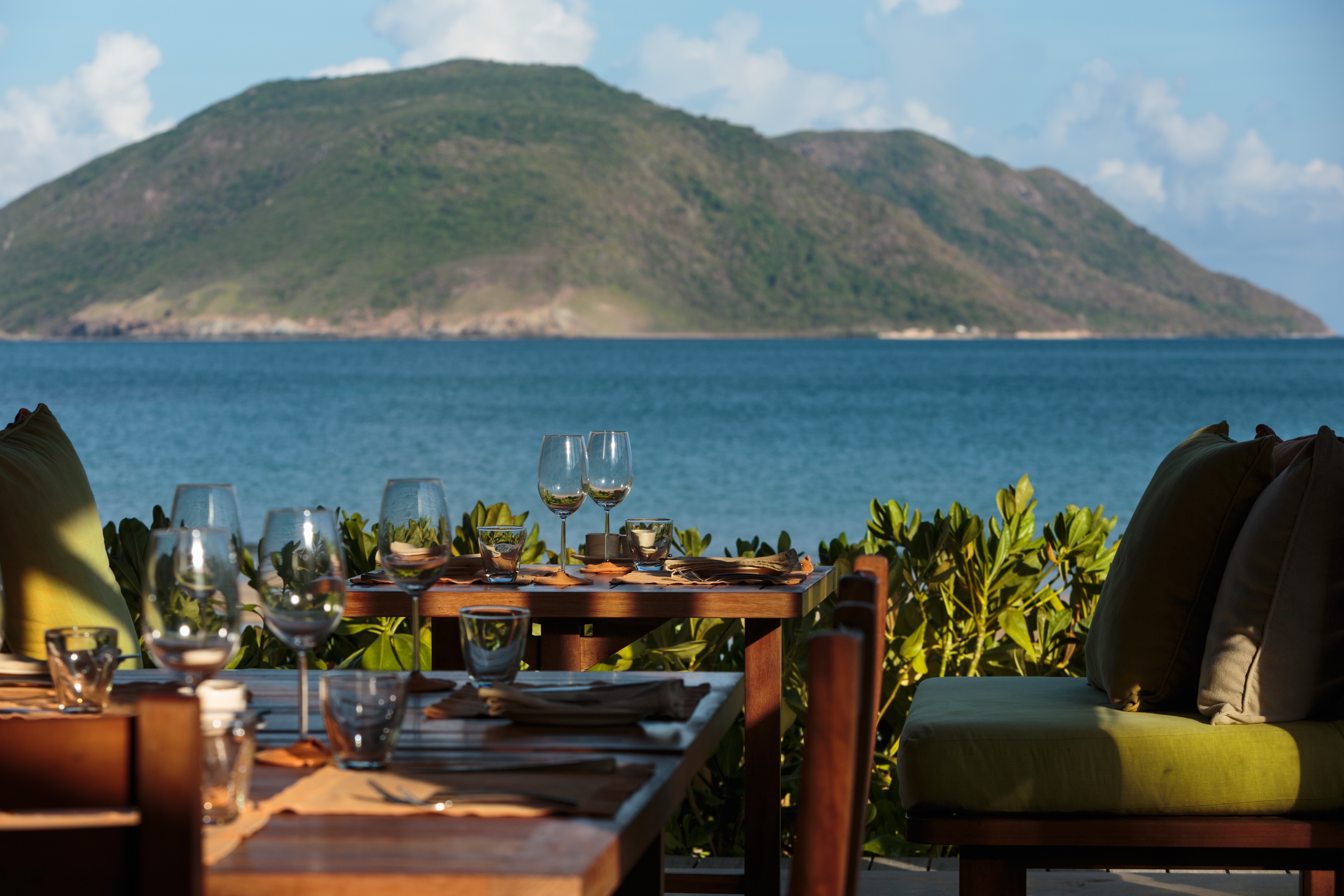 HDHotelVietnamSix Senses Con DaoRestaurant By the Beach