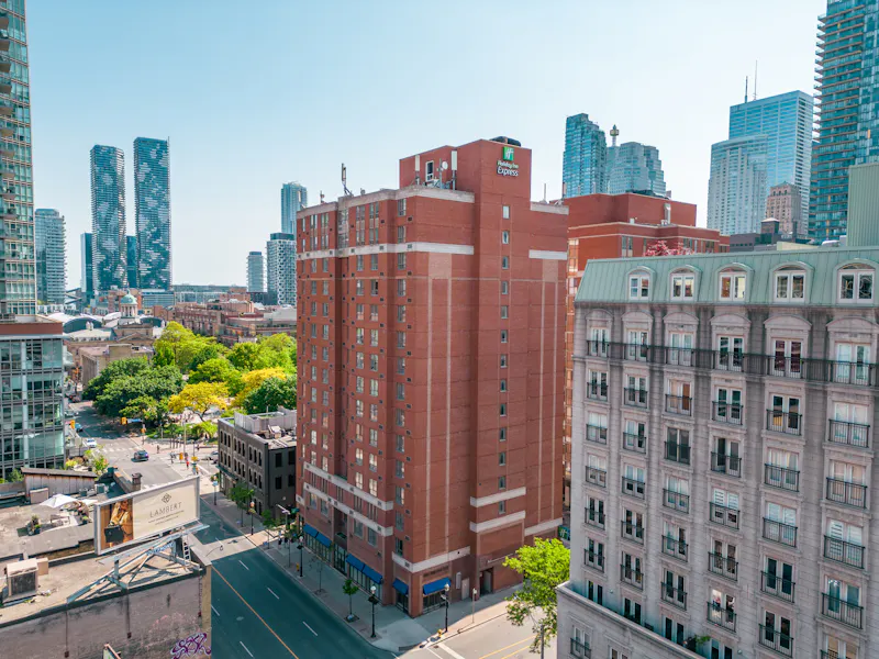 HDHotelOntarioTorontoHoliday Inn ExpressAussenansicht YTOQD 003 1