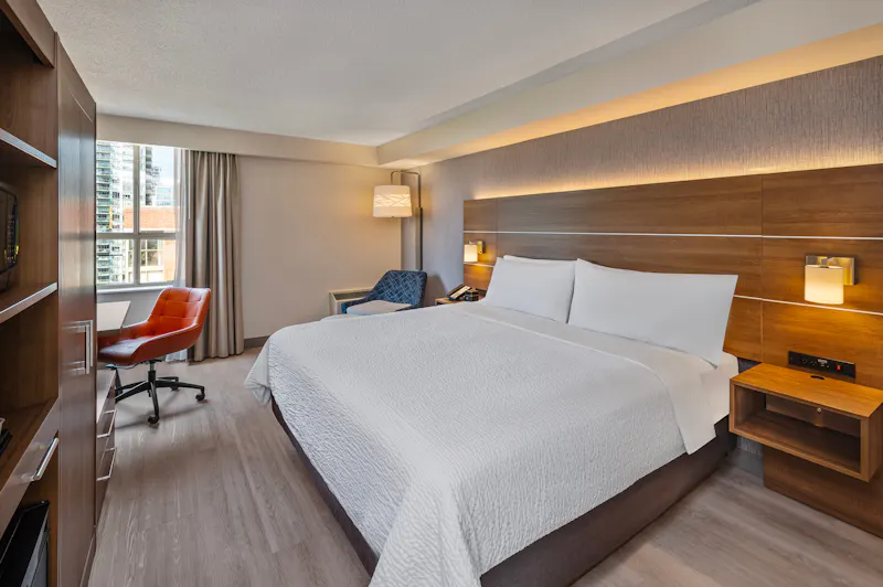 HDHotelOntarioTorontoHoliday Inn ExpressStandard King 2