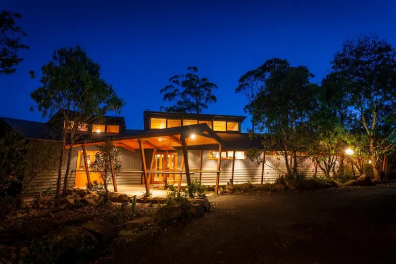 HotelAustralienDiscovery Resorts Cradle MountainAussen by night