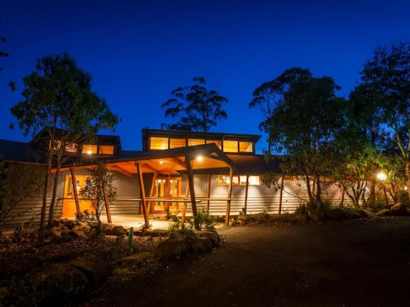 HotelAustralienDiscovery Resorts Cradle MountainAussen by night