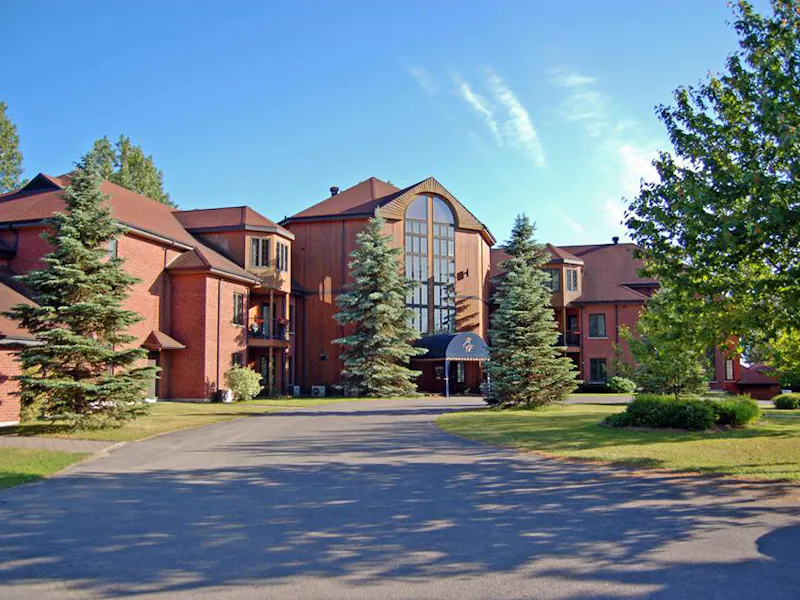 HotelQuebecAuberge du Lac St PierreAussenansicht YPQAL 008