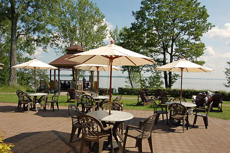 HotelQuebecAuberge du Lac St PierreTerrasse YPQAL 001