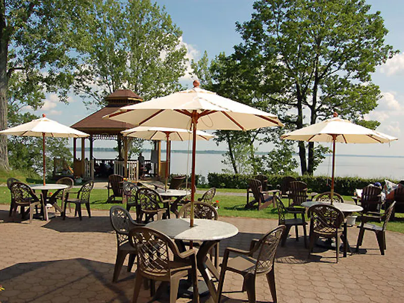 HotelQuebecAuberge du Lac St PierreTerrasse YPQAL 001
