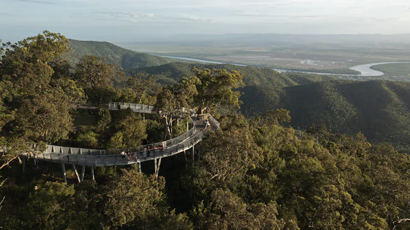 HDAustralienQLDCapricorn CoastRockhampton MtArcherNP 154349 MadDogProd TEQ