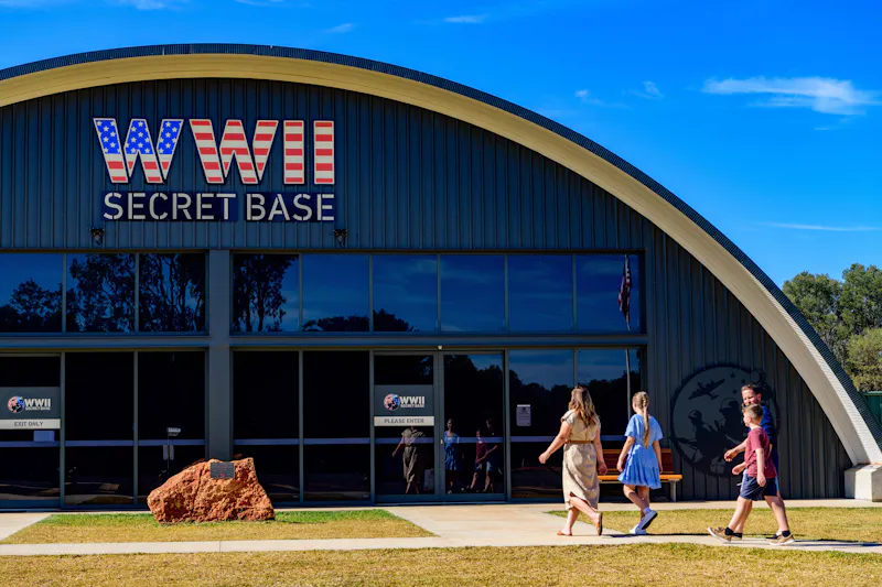HDAustralienQLDOutbackCharleville WWIISecretBase 152571 TEQ