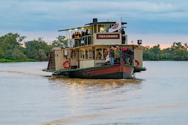 HDAustralienQLDOutbackLongreach StarlightsCruise 152530 TEQ