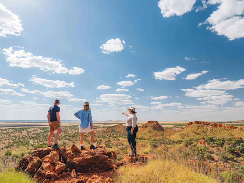 HDAustralienQLDOutbackWinton 3 Outback Sisters 157525 RNWP TEQ