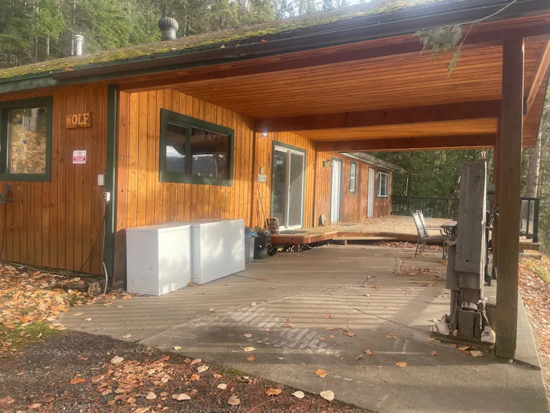 British ColumbiaEcotoursBCLodge PBPTAU3E exterior 011