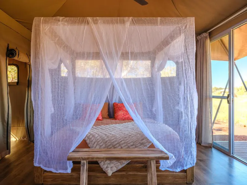 HotelAustralienWestern AustraliaKarijini Eco ResortSchlafzimmer mit Moskiton