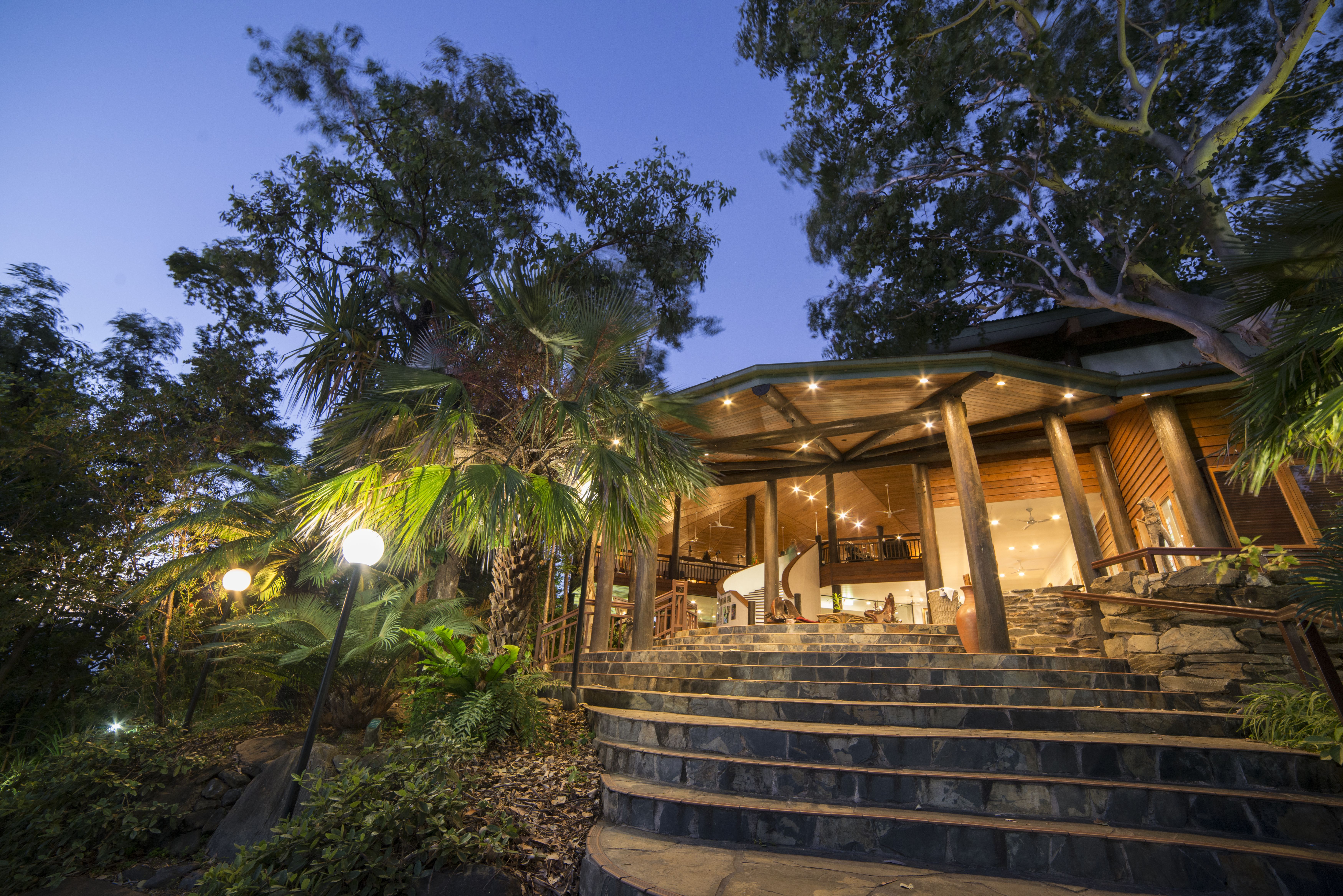 HDHotelAustralienQLDPort DouglasThala BeachMain Lodge entrance
