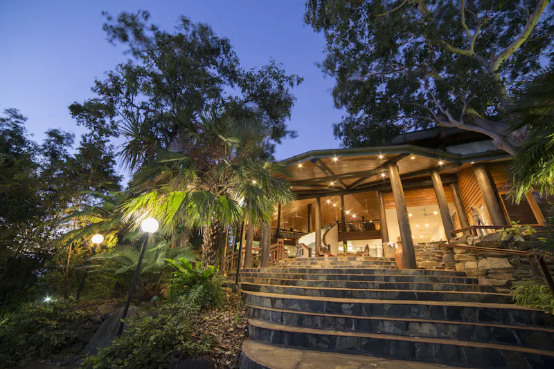 HDHotelAustralienQLDPort DouglasThala BeachMain Lodge entrance