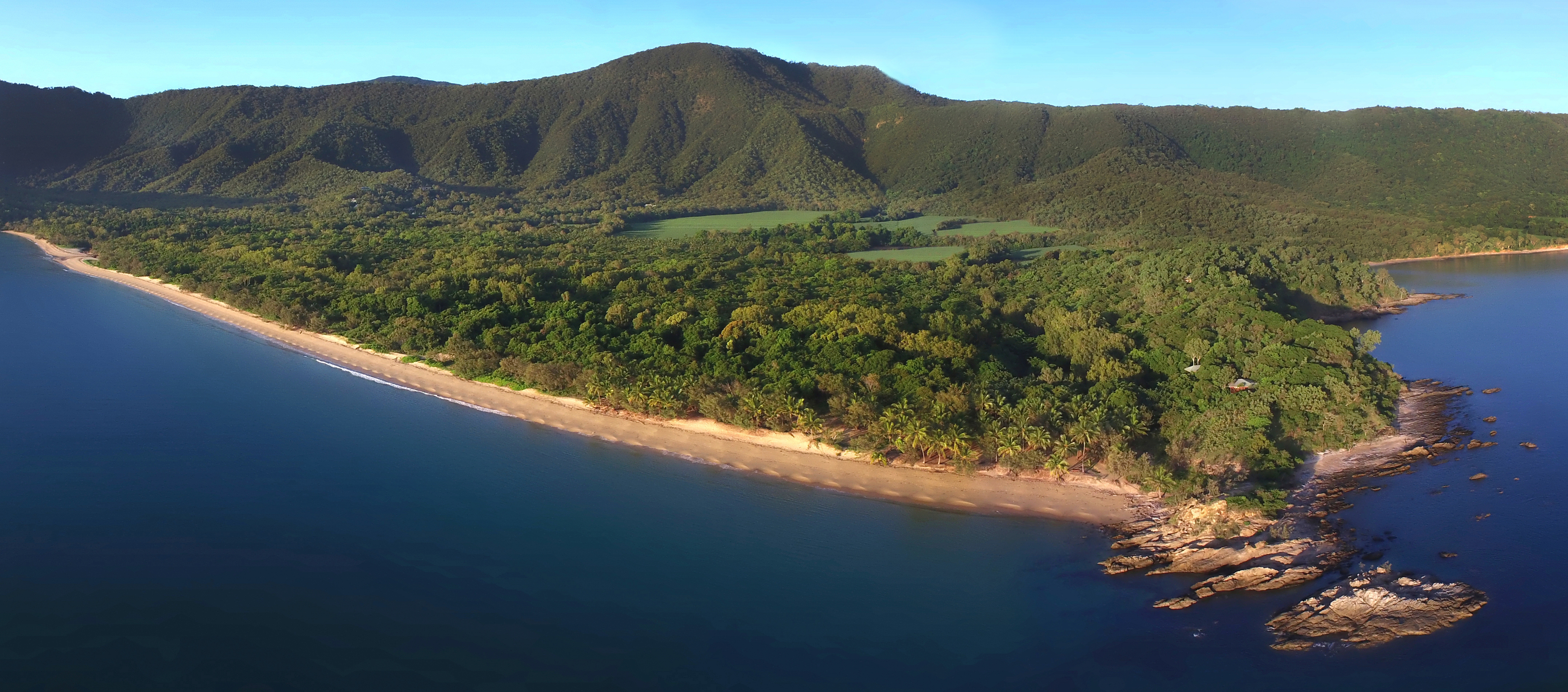 HDHotelAustralienQLDPort DouglasThala BeachProperty aerial of Thala head