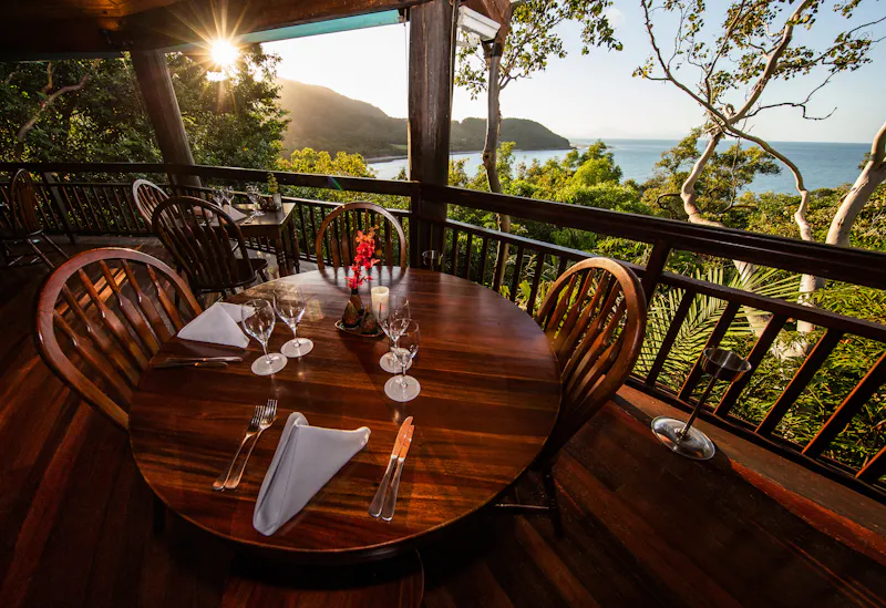 HDHotelAustralienQLDPort DouglasThala BeachRestaurant Ospreys with view