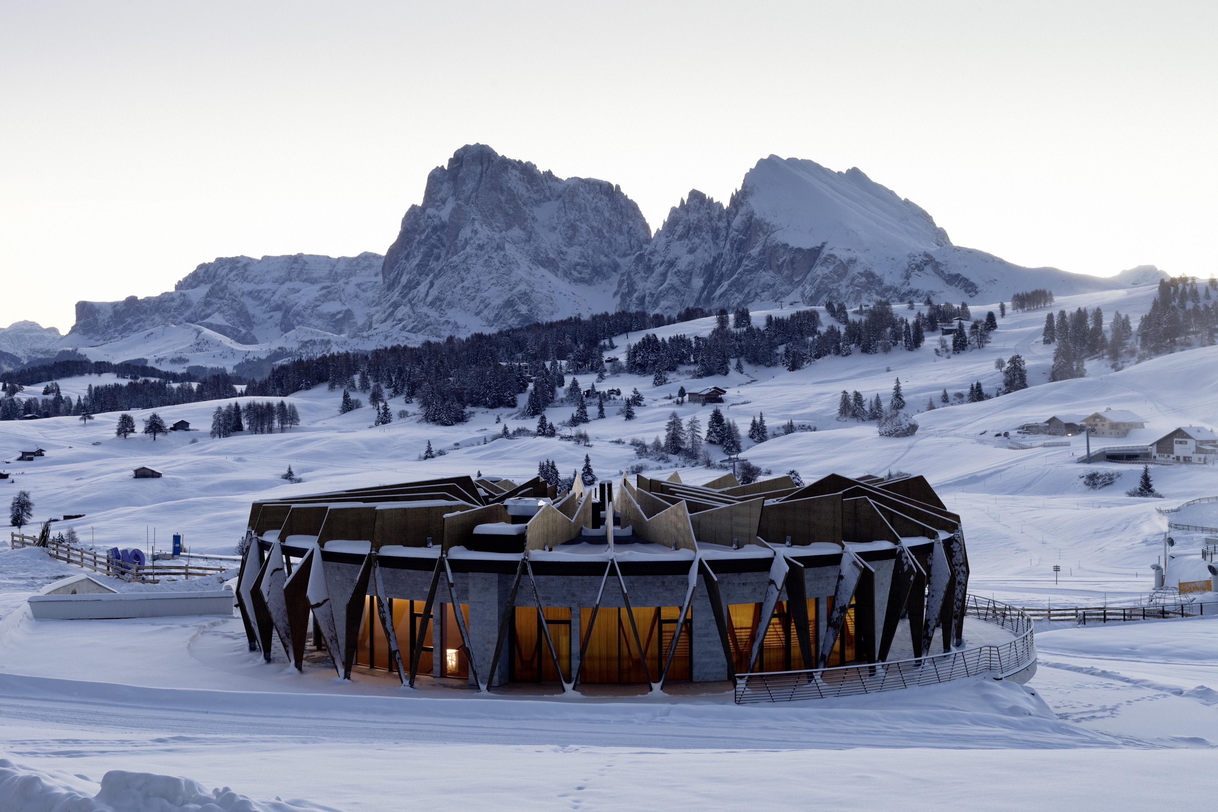 HDHotelItalienCOMO Alpina DolomitesAlpina Chalet exterior winter