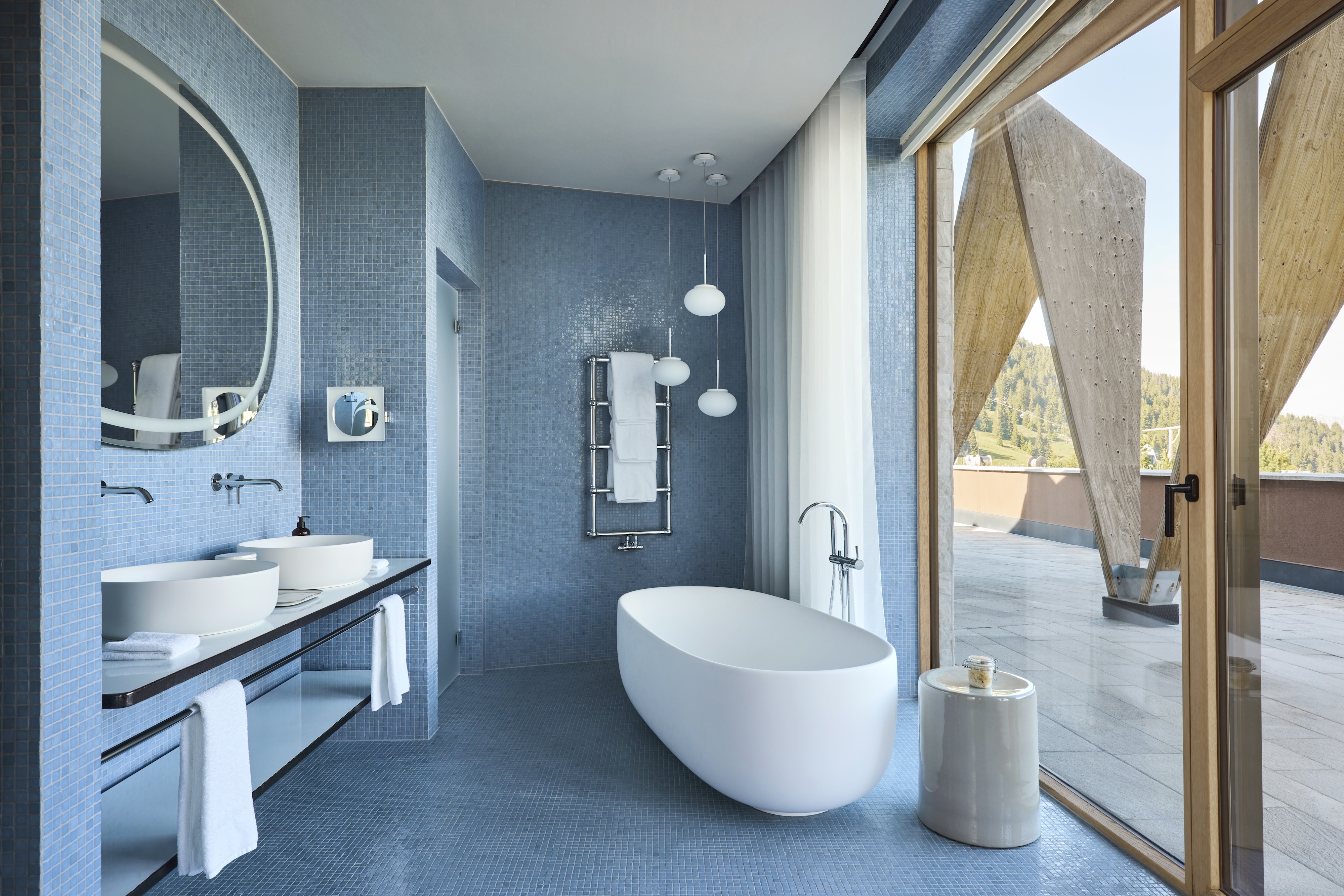 HDHotelItalienCOMO Alpina DolomitesAlpinaChaletSuite Bathroom
